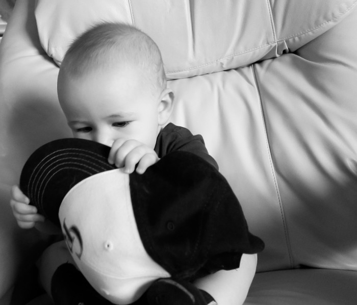 Eli Checks Out His Hat